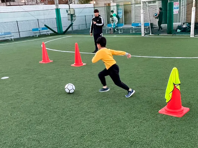 屋外サッカー活動の様子